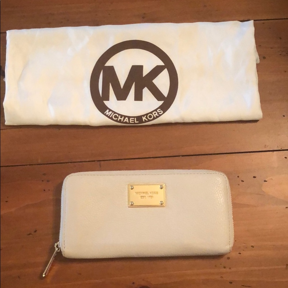 Michael Kors Zipper Wallet
